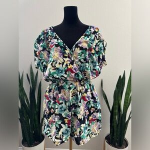 B.O.G COLLECTIVE ROMPER SHORTS LARGE FLORAL BOHO MULTICOLOR STRETCH LIGHTWEIGHT